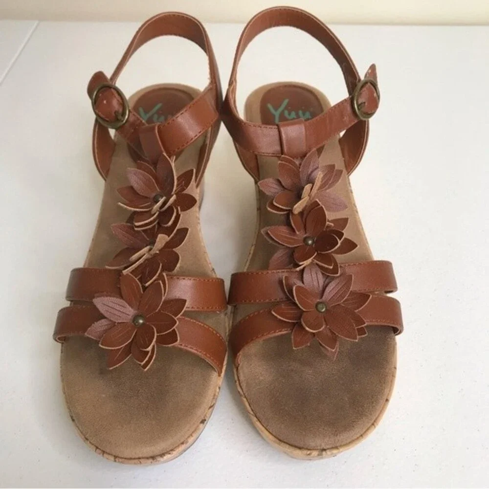 Yuu Roonie Tan Cork Wedge T Strap Flower Detail Open Toe Sandal Women Size 9
